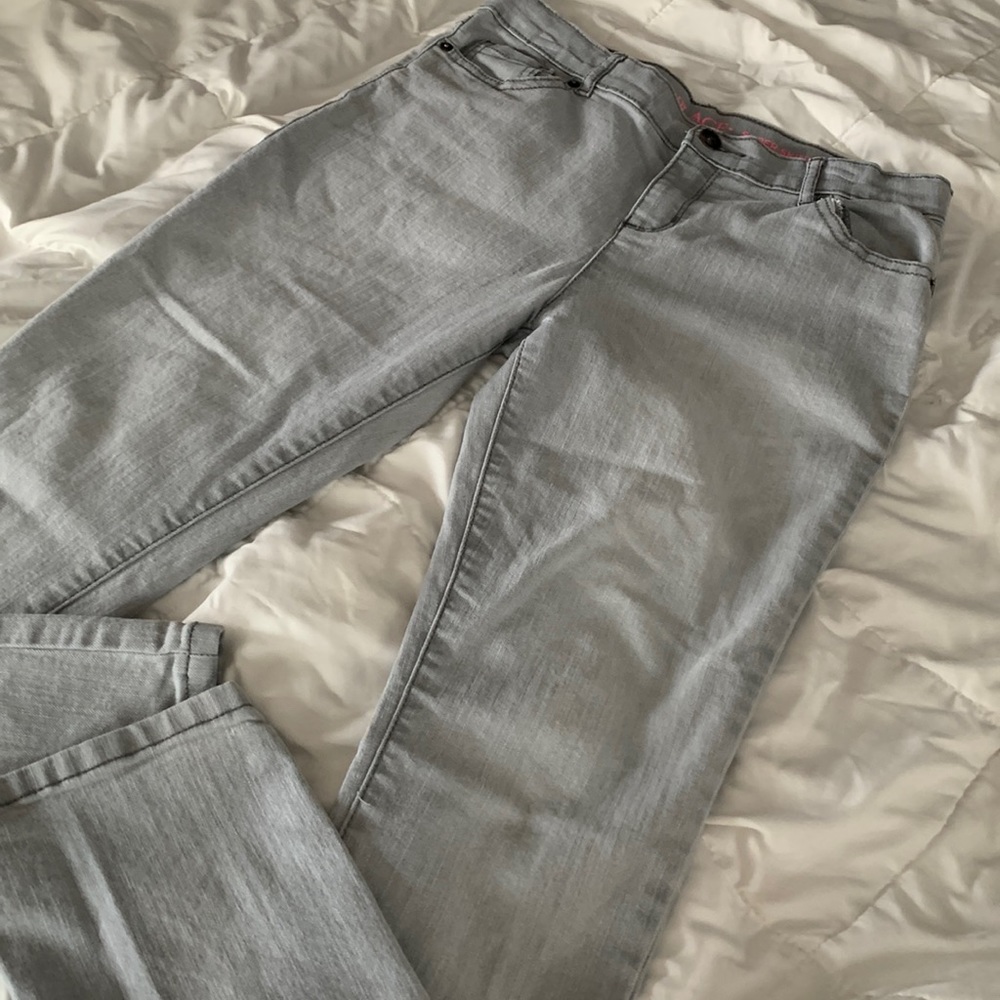 Like New! Girls gray skinny jeans